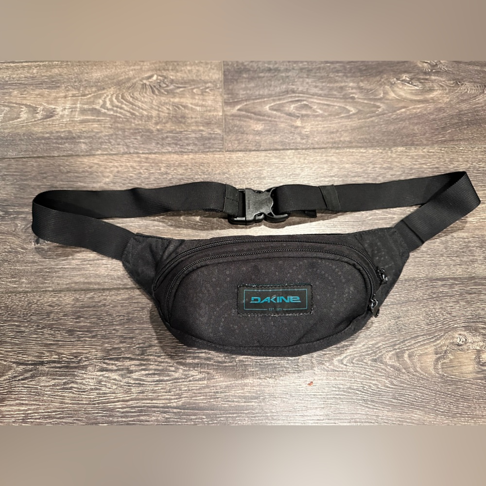 Dakine Black Waist Bag with Teal Logo double pocket